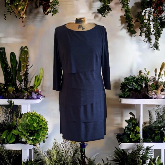 Tahari Arthur S. Levine Dress Navy Blue Tiered-Sz6 NWOT-Flattering! - Picture 15 of 15